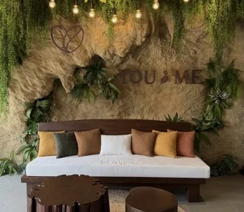Plant-covered seating wall